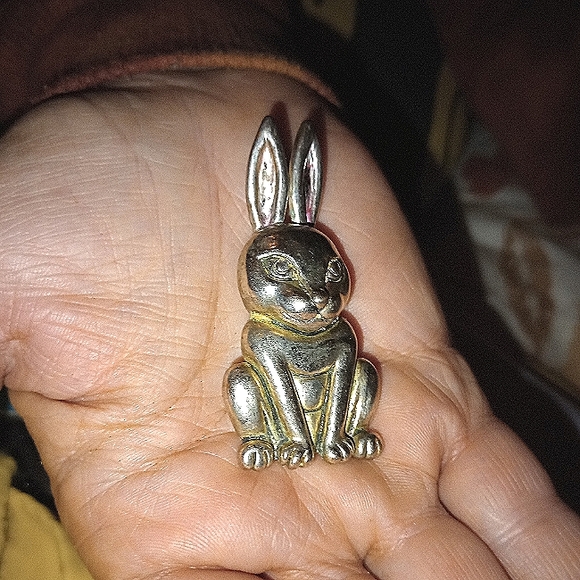 Rabbit brooch - Picture 1 of 1